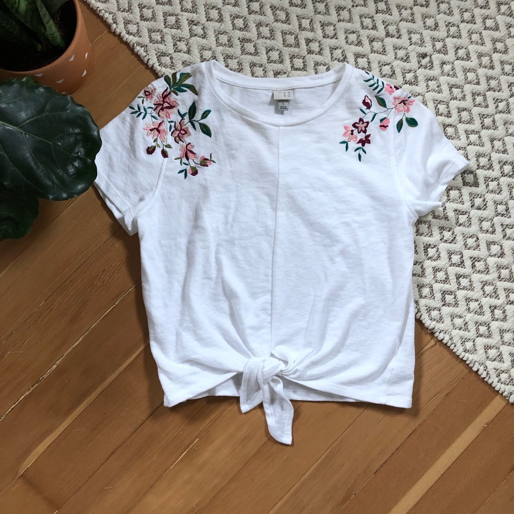 Embroidered Floral Crop Top